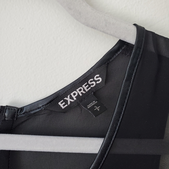 Express sleeveless blouse small - Picture 3 of 4
